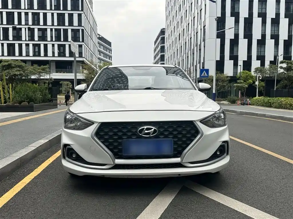 Hyundai Elantra 2019 — фото 12