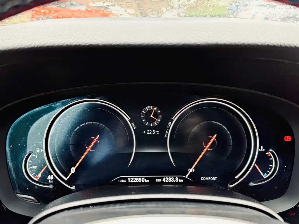 BMW 5 Series 2018 — фото 30