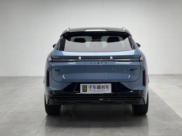 Lynk & Co 08 EM-P 2025
