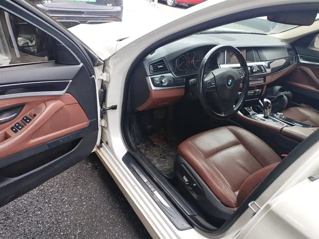 BMW 5 Series 2016 — фото 12