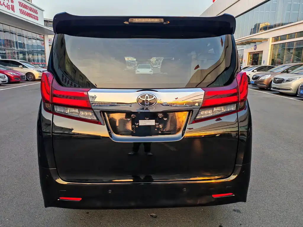 Toyota Alphard 2017 — фото 8