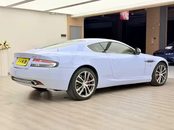 Aston Martin DB9 2011