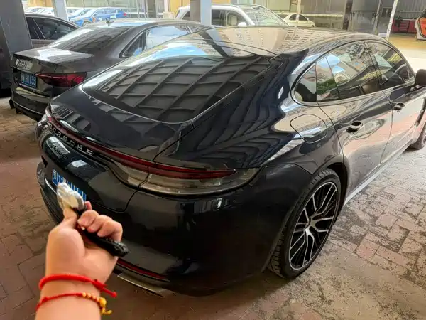 Porsche Panamera 2022