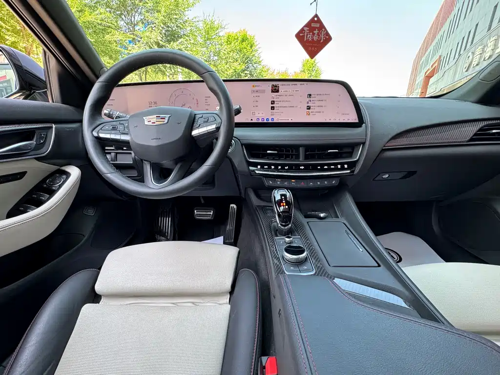 Cadillac CT5 2025 — фото 13
