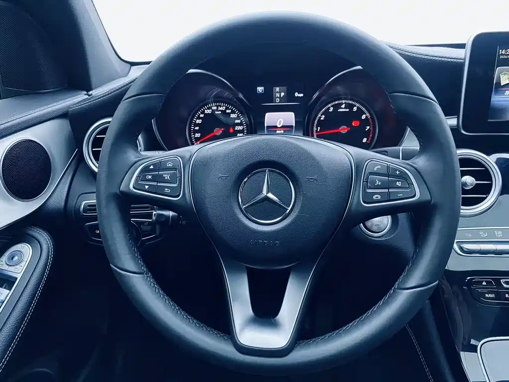 Mercedes-Benz GLC 2016 — фото 13