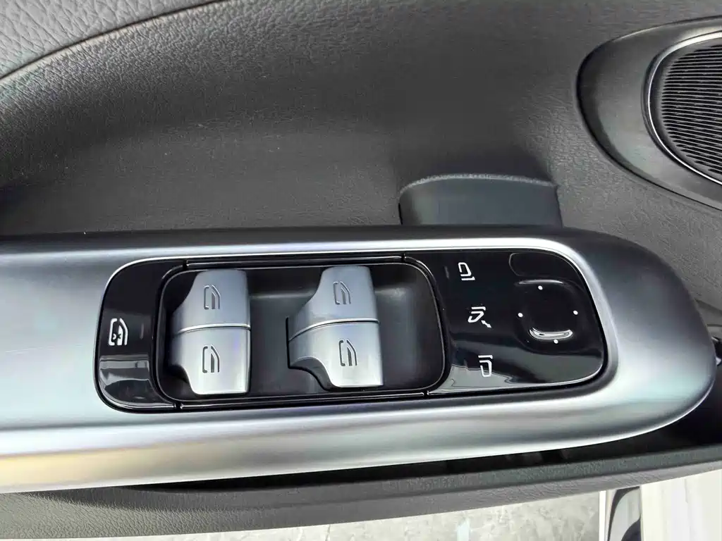 Mercedes-Benz C-Class 2022 — фото 15