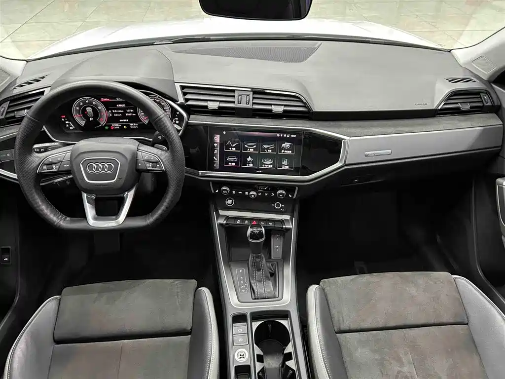 Audi Q3 2022 — фото 2