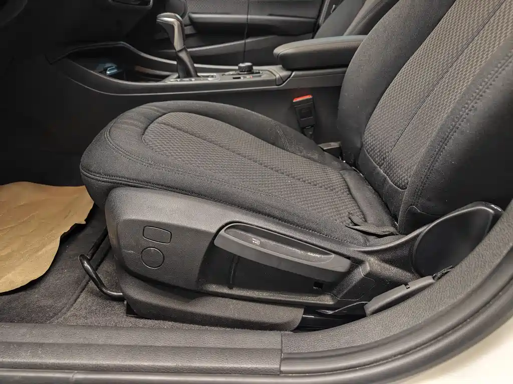 BMW 1 Series 2018 — фото 10