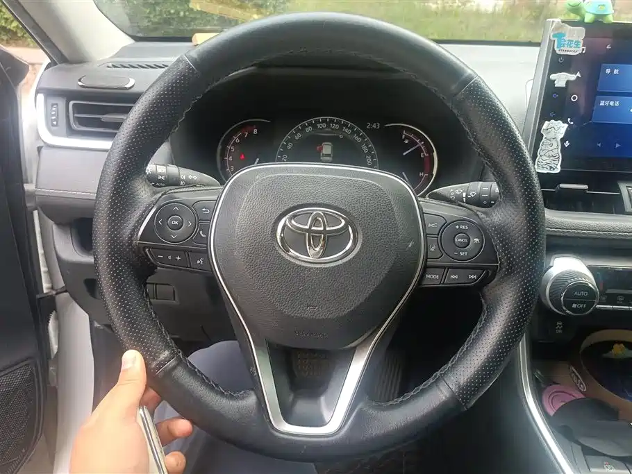 Toyota RAV4 2021 — фото 15