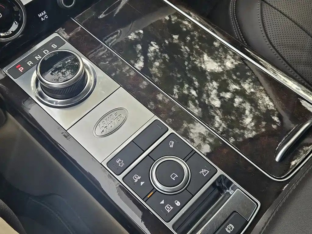 Land Rover Range Rover 2021 — фото 18