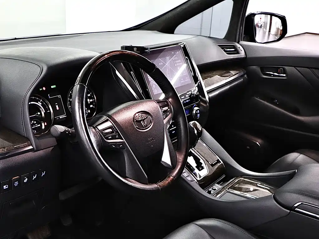Toyota Vellfire 2022 — фото 10