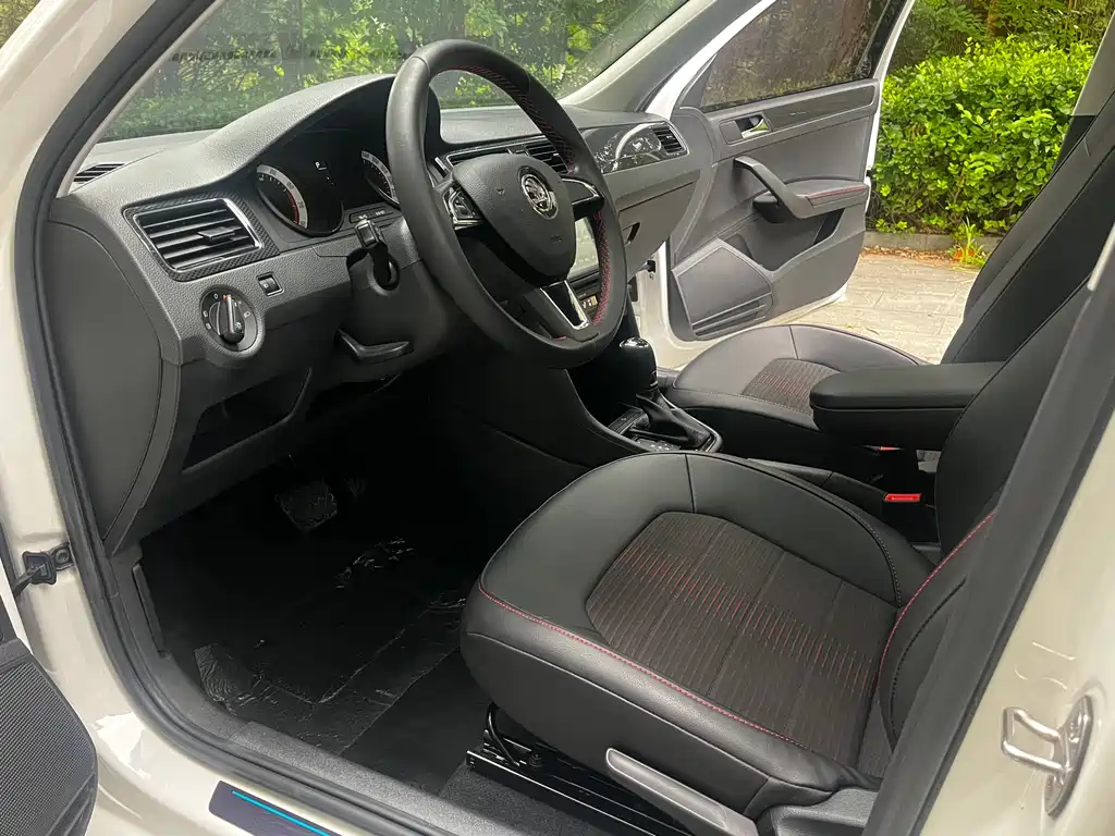 Skoda Rapid Spaceback 2019 — фото 15