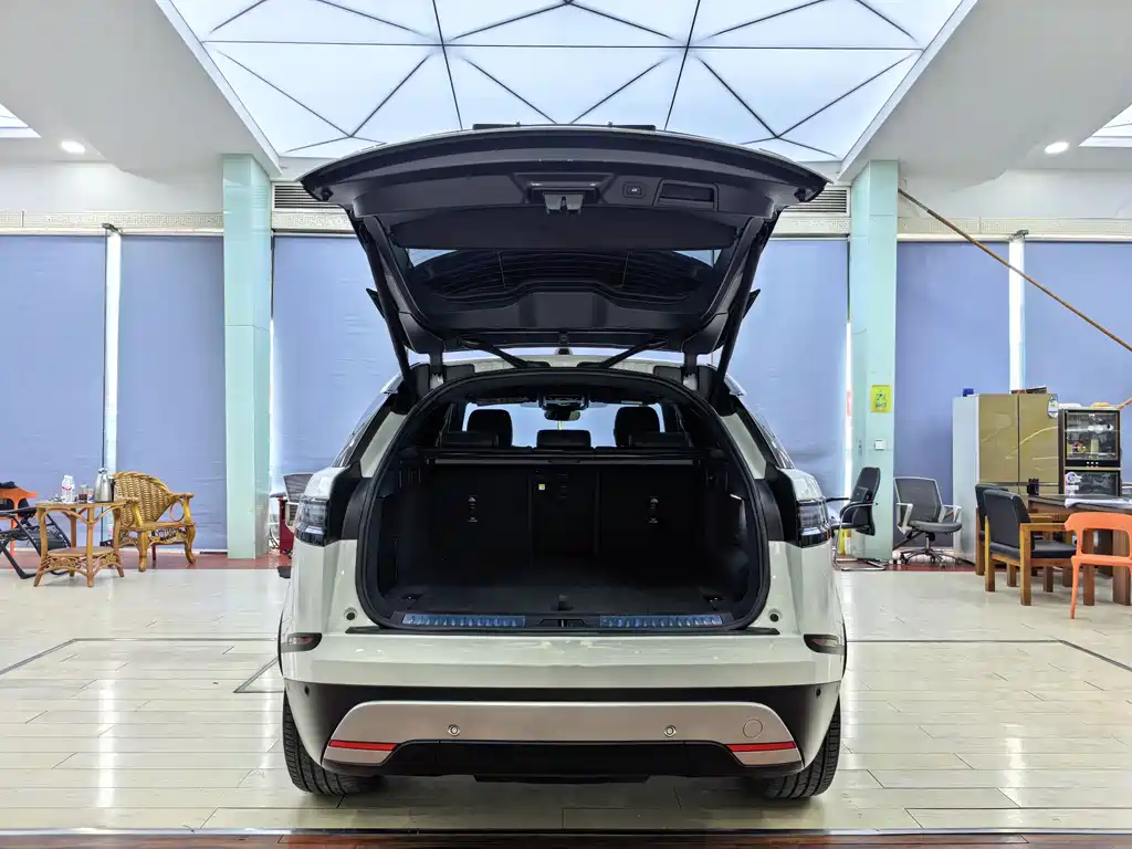 Land Rover Velar 2025 — фото 13