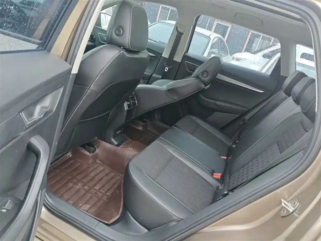 Skoda Karoq 2019 — фото 13