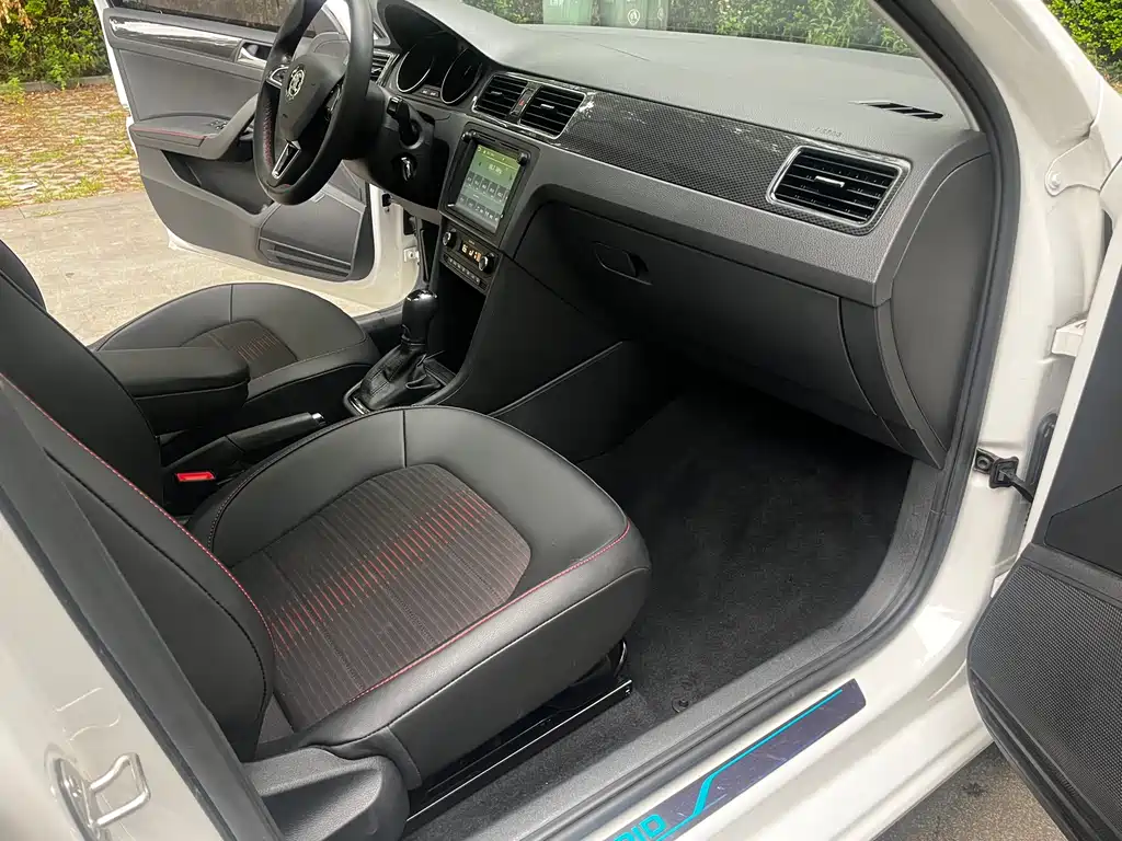 Skoda Rapid Spaceback 2019 — фото 11