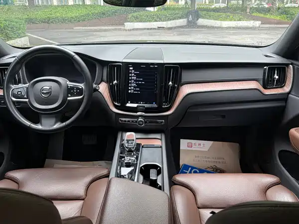 Volvo XC60 2022