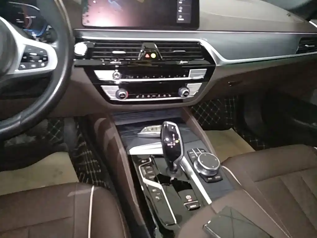 BMW 5 Series New Energy 2022 — фото 14
