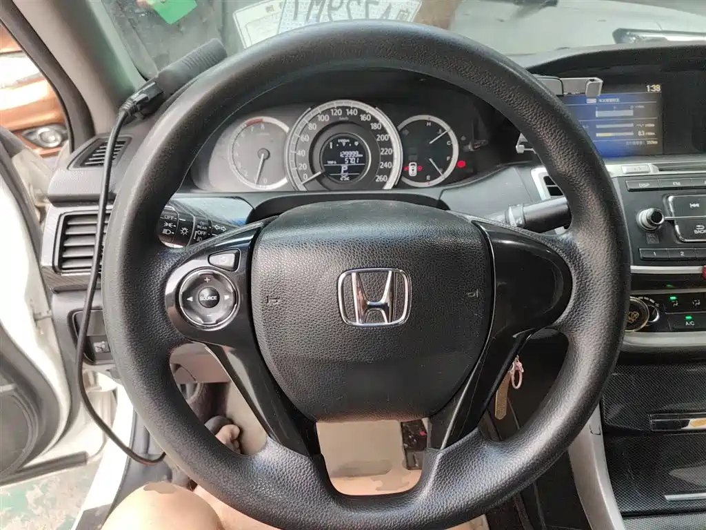 Honda Accord 2014 — фото 11