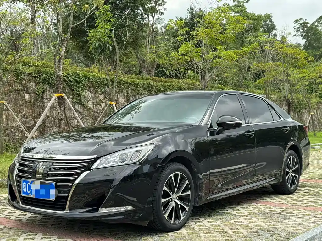 Toyota Crown 2018 — фото 1