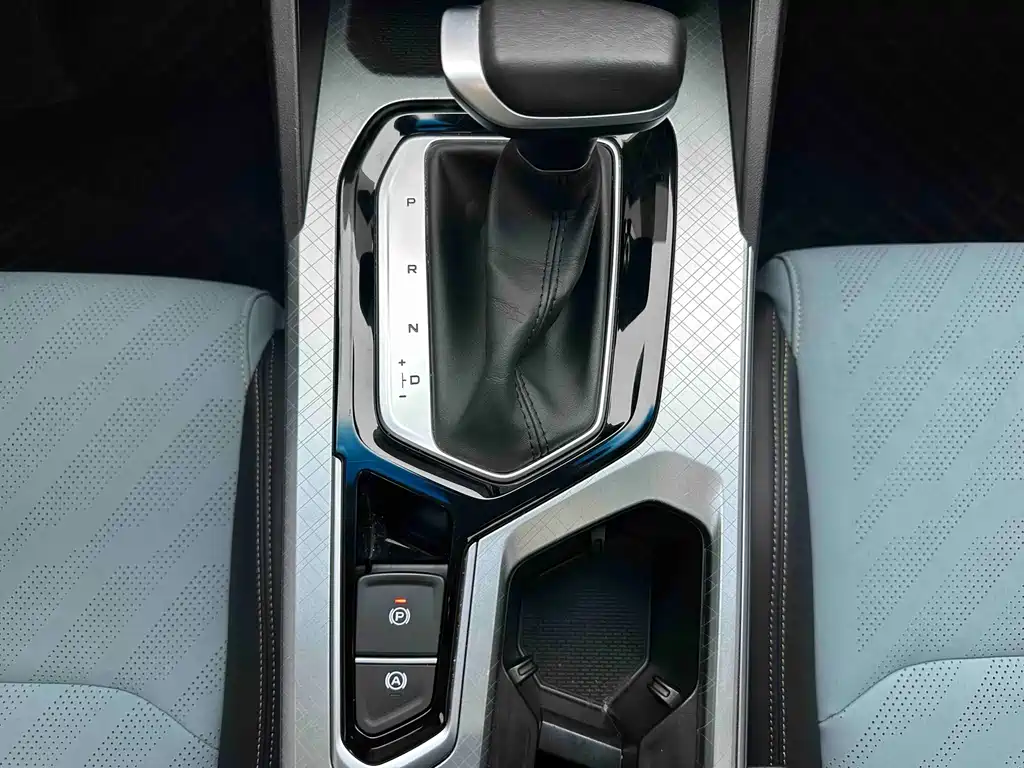 Geely Emgrand L 2022 — фото 17