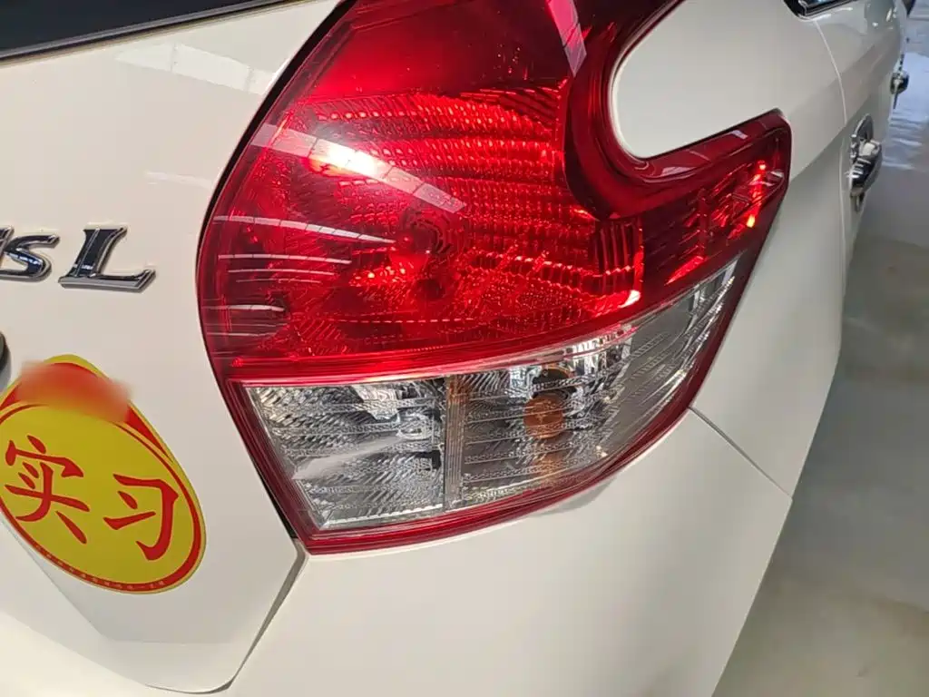 Toyota Yaris L 2015 — фото 8