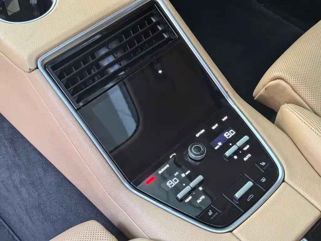 Porsche Panamera 2018 — фото 18