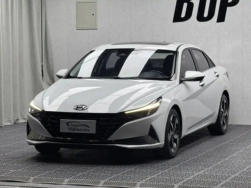 Hyundai Elantra 2022
