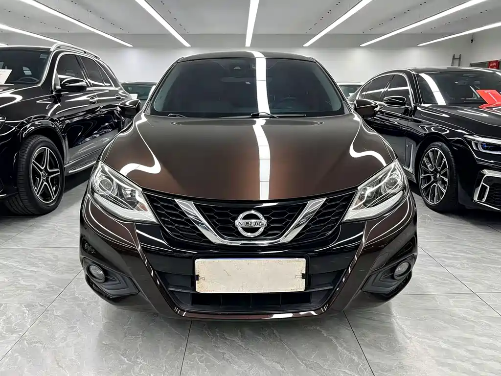 Nissan Tiida 2017 — фото 2