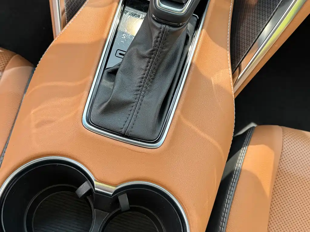 Toyota Venza 2022 — фото 11