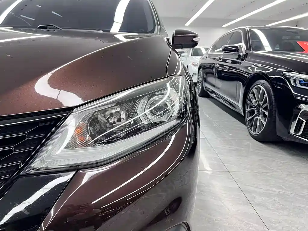 Nissan Tiida 2017 — фото 20