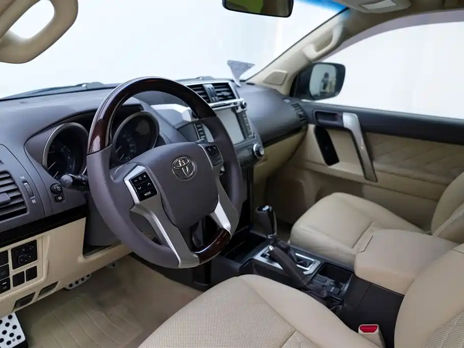 Toyota Prado 2015 — фото 6