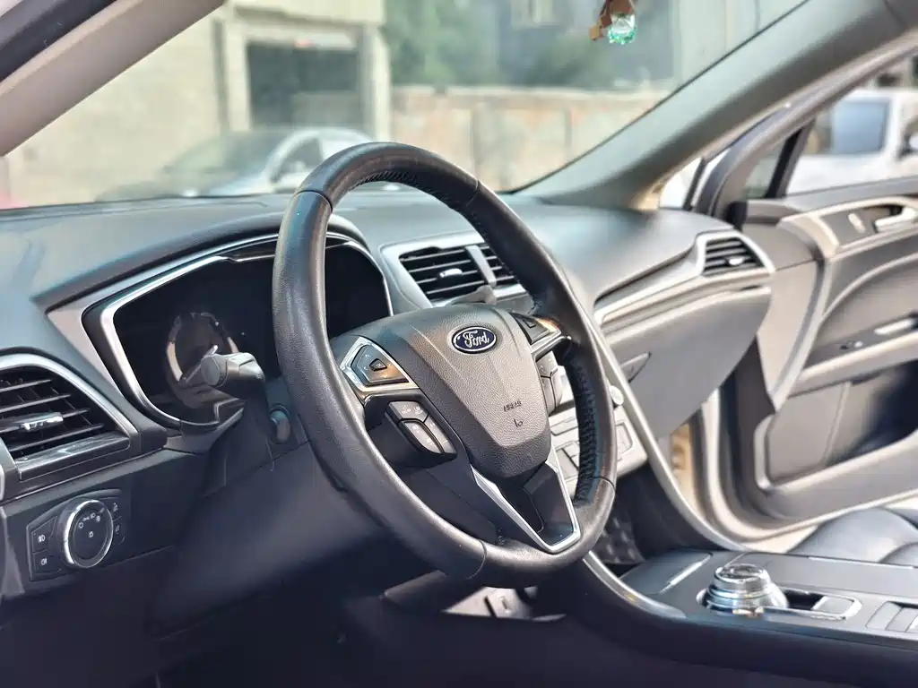 Ford Mondeo 2019 — фото 10