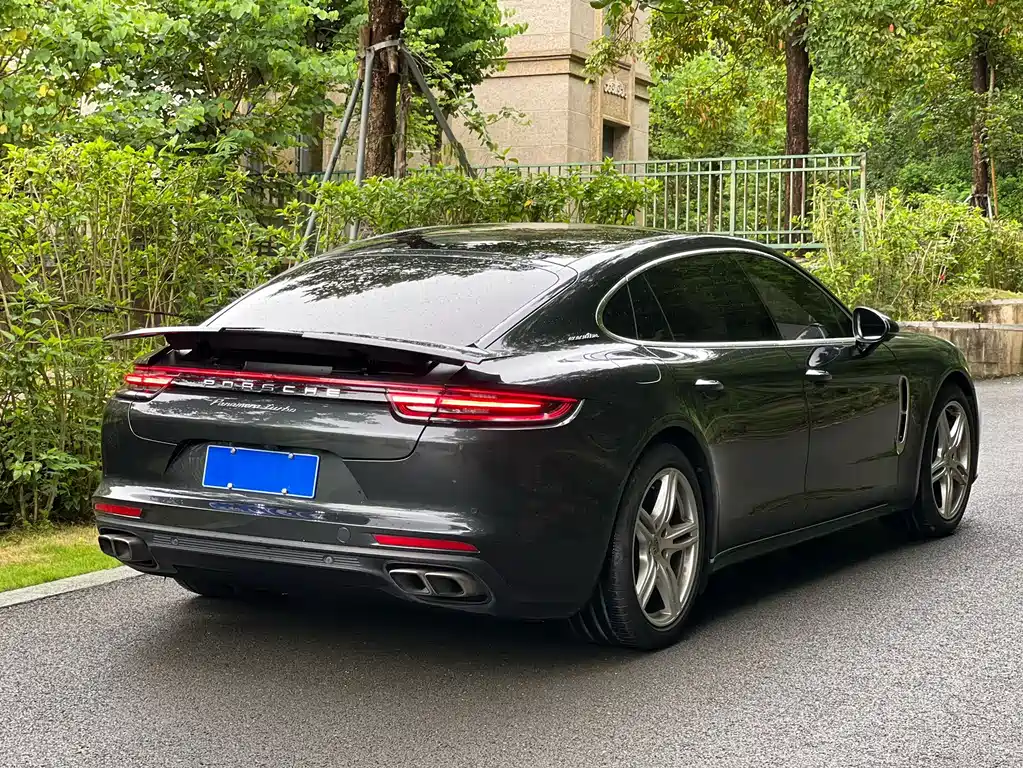 Porsche Panamera 2017 — фото 20