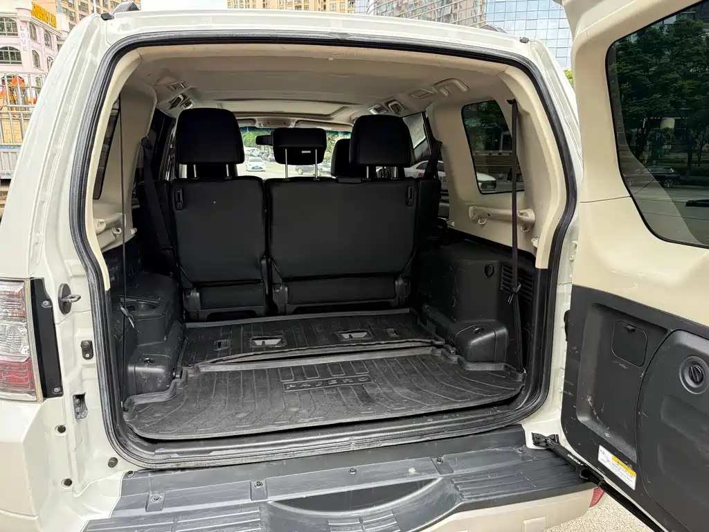 Mitsubishi Pajero 2019 — фото 15