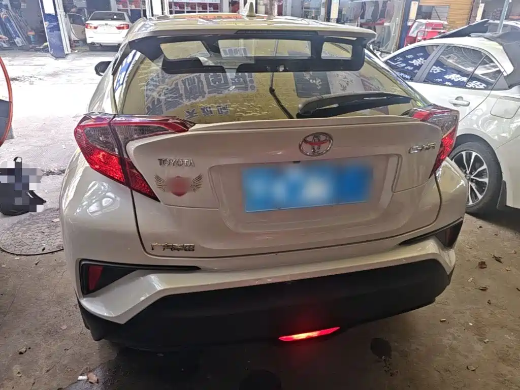 Toyota C-HR 2020 — фото 6