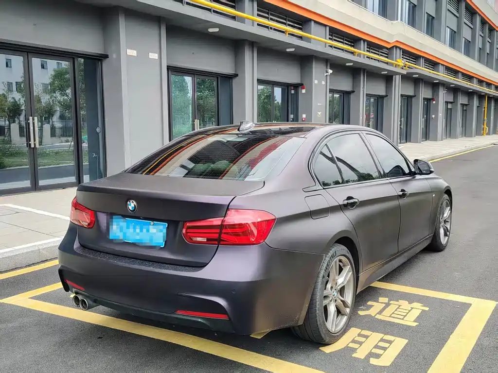 BMW 3 Series 2018 — фото 11