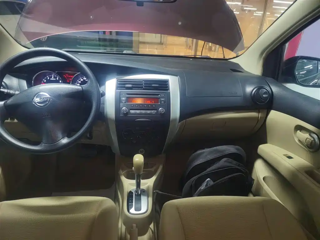 Nissan Livina 2015 — фото 13