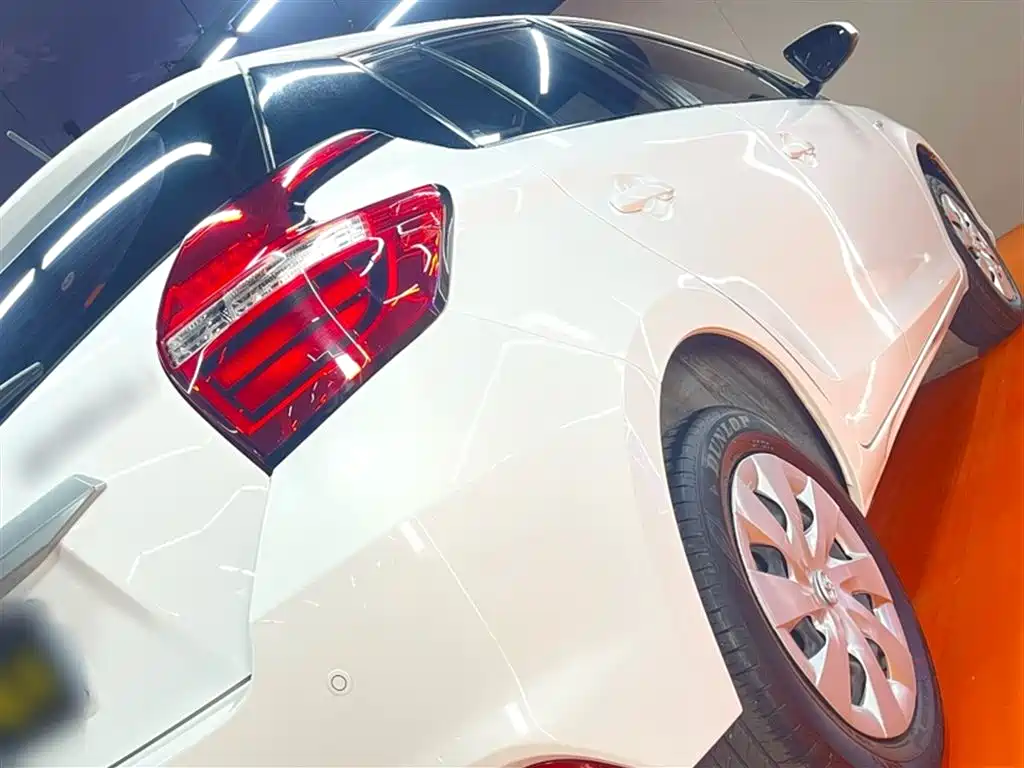 Toyota Yaris L 2020 — фото 10