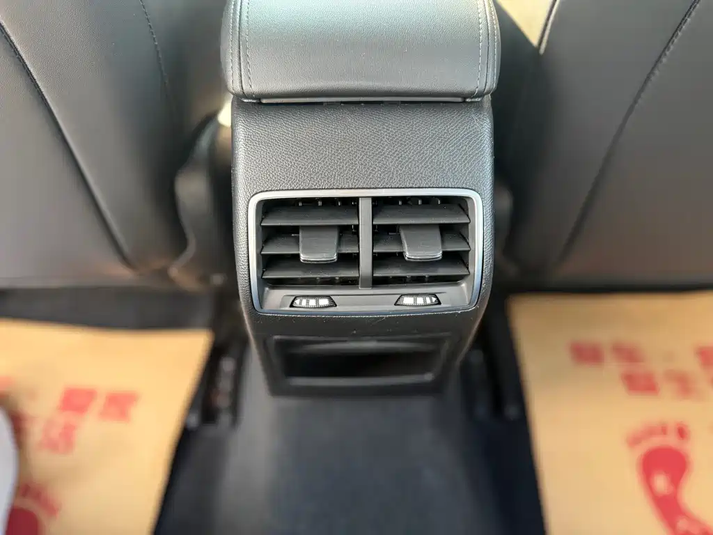 Peugeot 408 2022 — фото 17