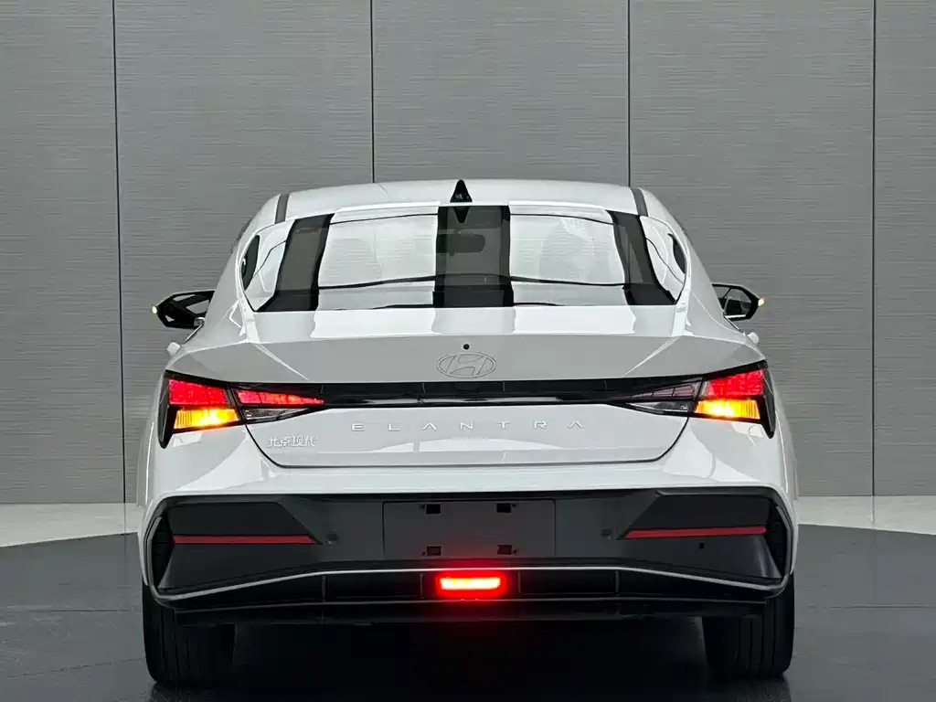 Hyundai Elantra 2023