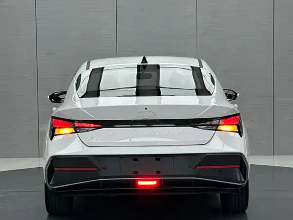 Hyundai Elantra 2023