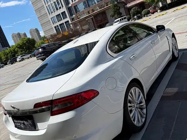Jaguar XF 2011