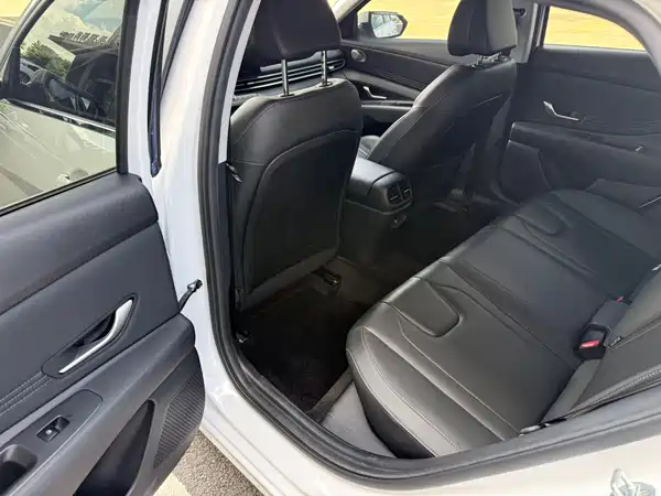Hyundai Elantra 2023