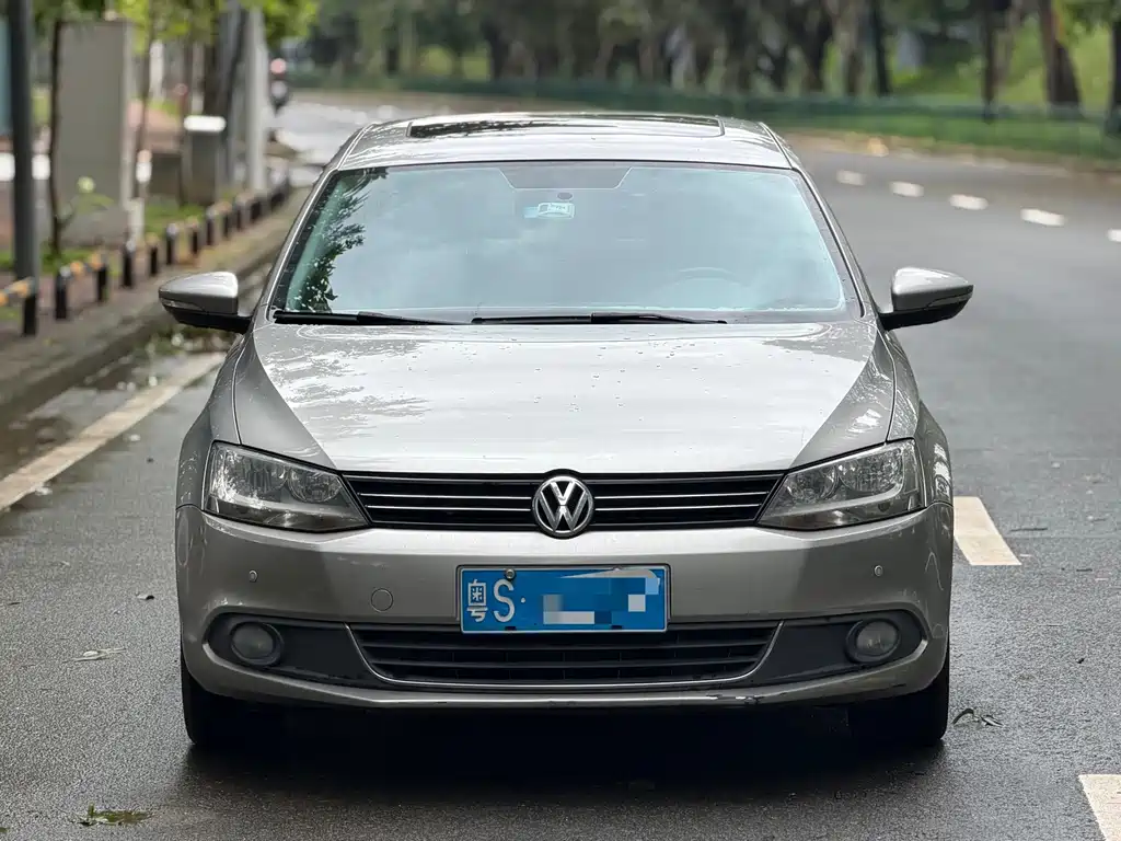 Volkswagen Sagitar 2013