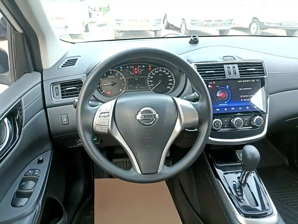 Nissan Tiida 2019 — фото 11