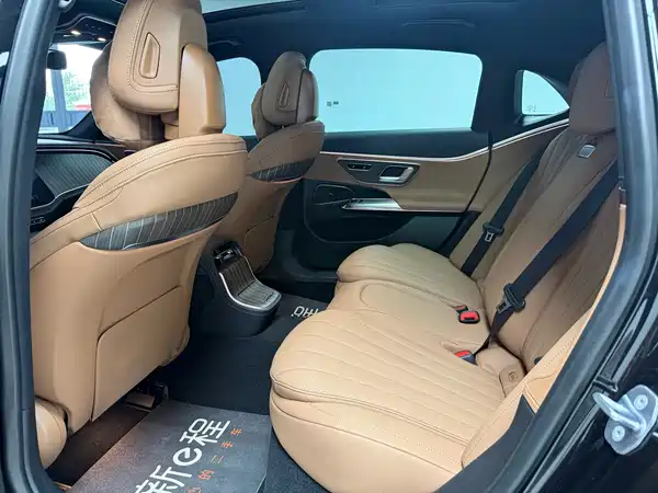 Mercedes-Benz E-Class 2024