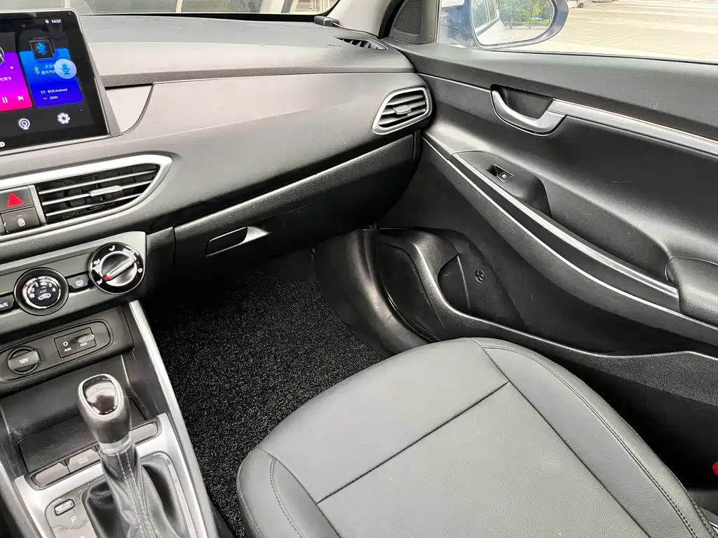 Hyundai Elantra 2017 — фото 14