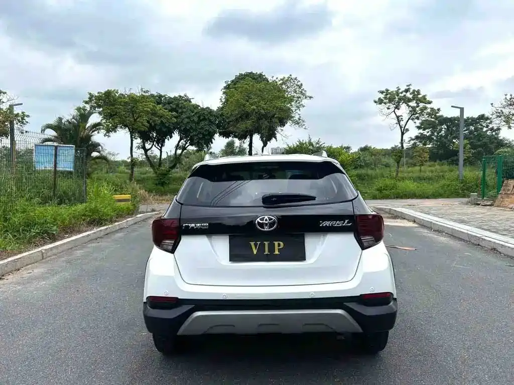 Toyota Yaris L 2023 — фото 8