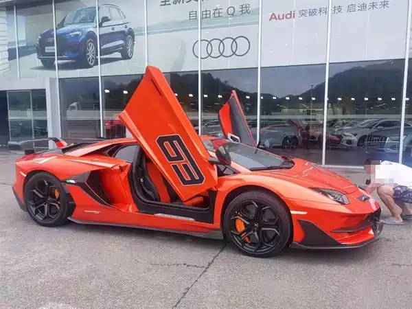 Lamborghini Aventador 2013