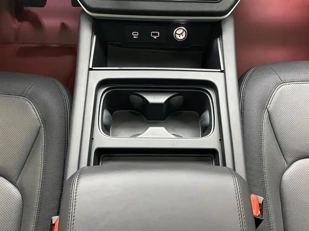 Land Rover Defender 2023 — фото 23